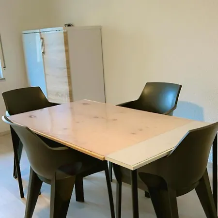 Rooms & Kitchen - Guenstige Langzeitmiete Apartment