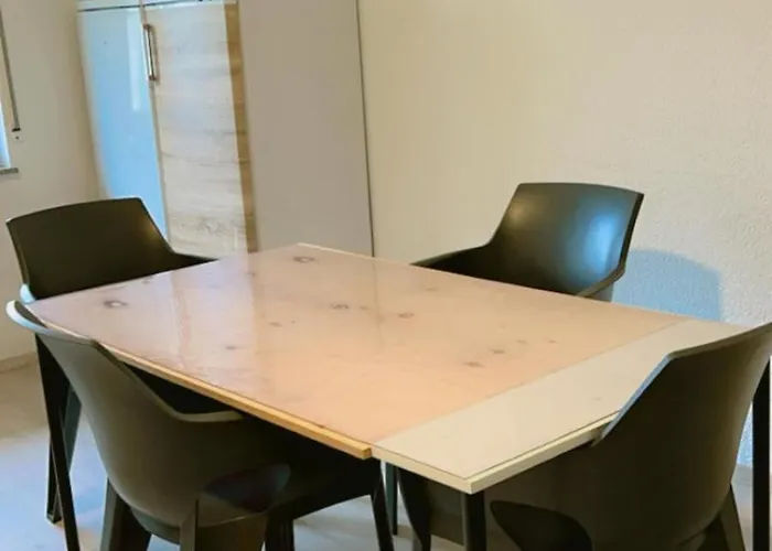 Rooms & Kitchen - Guenstige Langzeitmiete Apartment